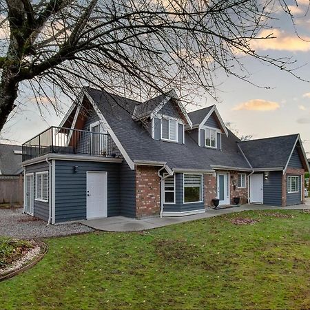 Spacious & Modern By The Beach White Rock Exterior photo