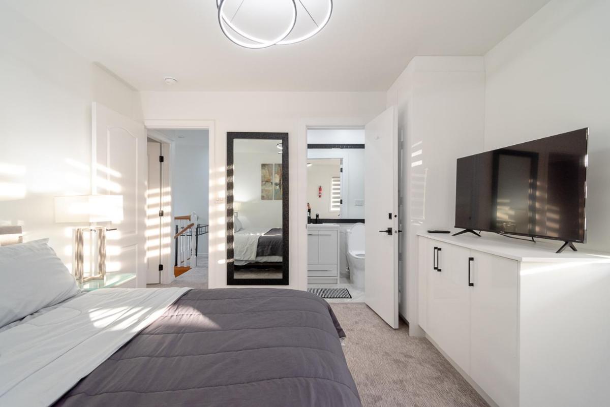 Spacious & Modern By The Beach White Rock Exterior photo