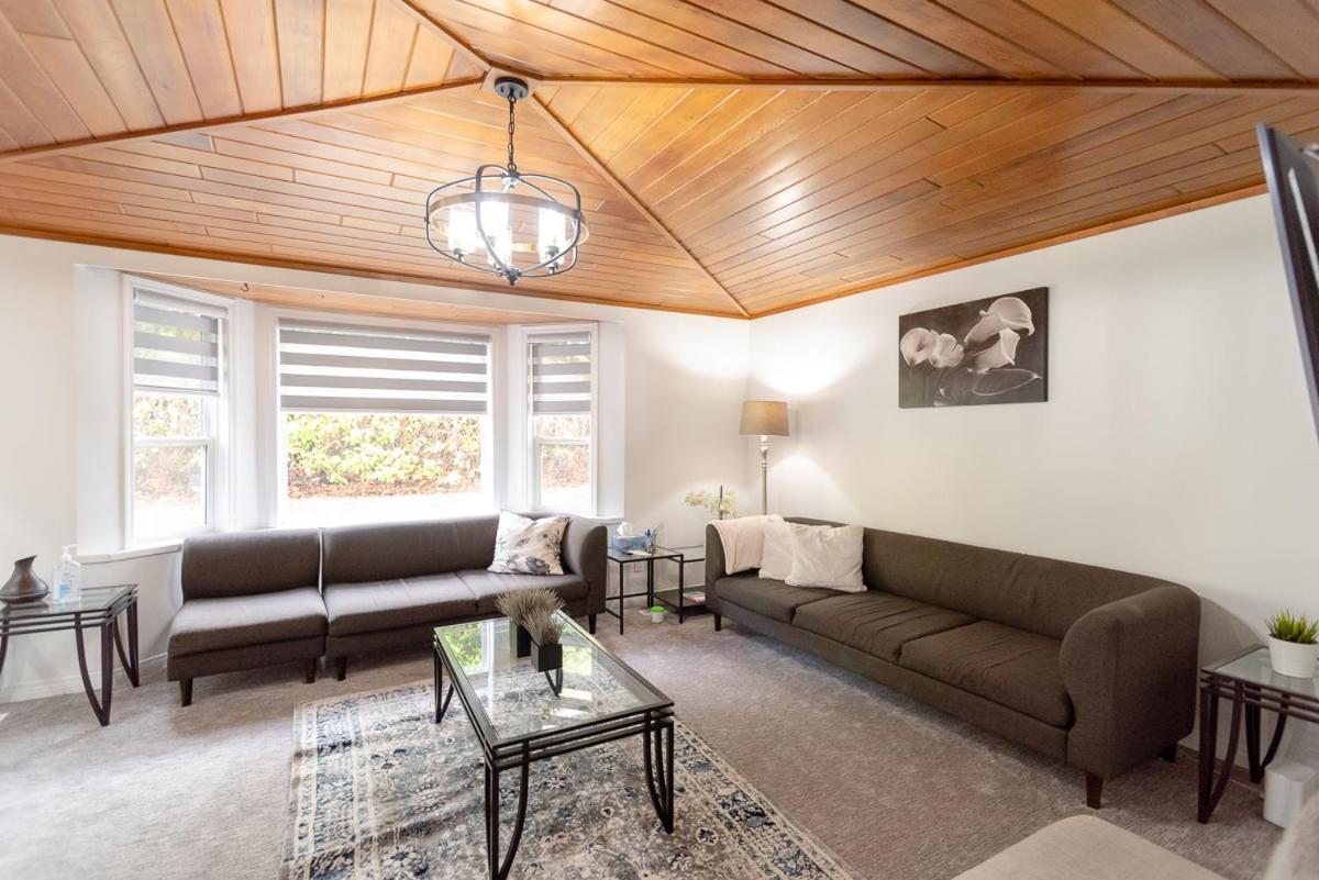 Spacious & Modern By The Beach White Rock Exterior photo
