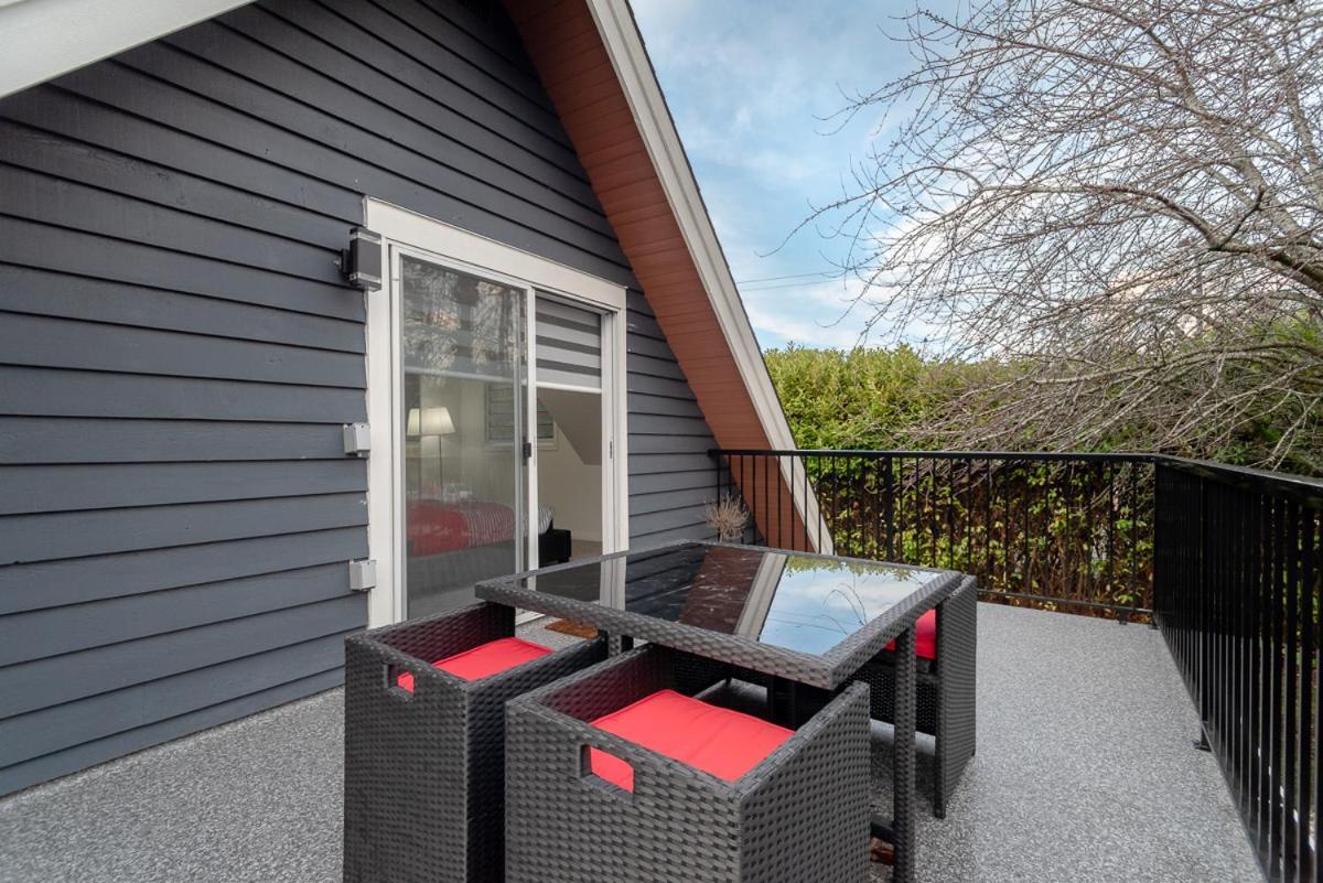 Spacious & Modern By The Beach White Rock Exterior photo