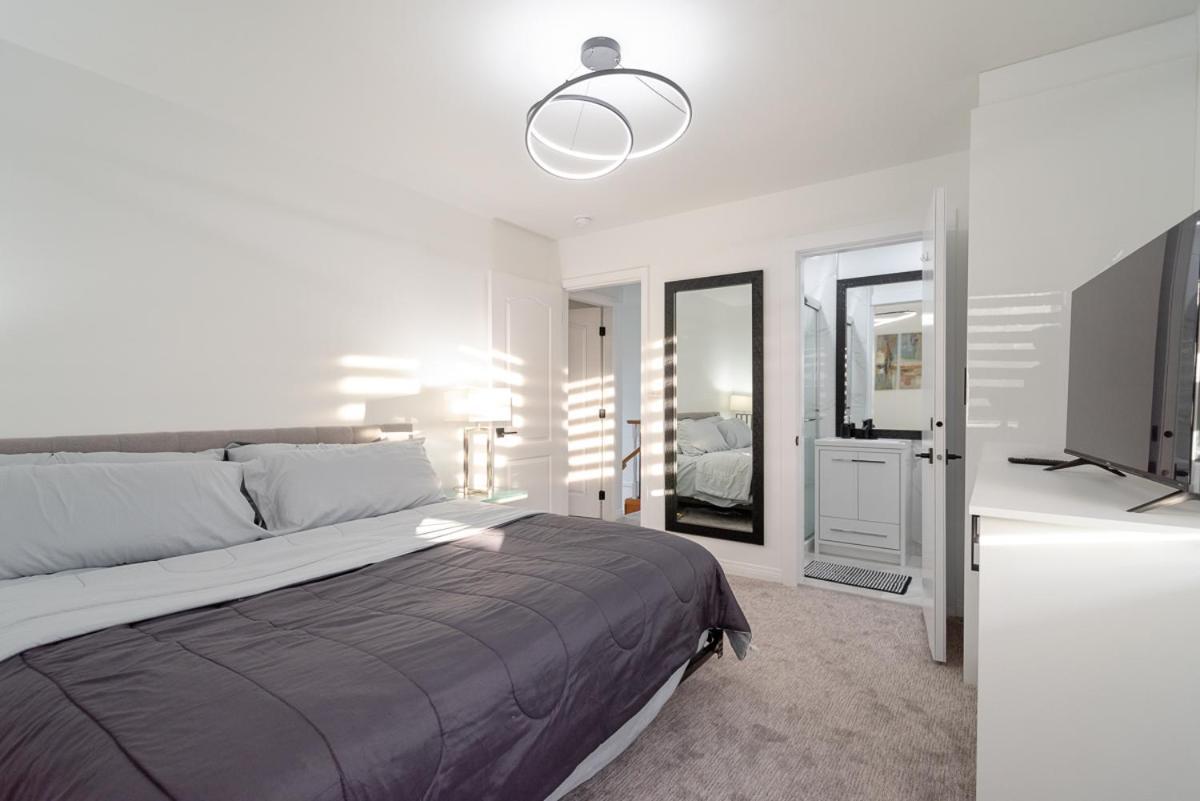 Spacious & Modern By The Beach White Rock Exterior photo